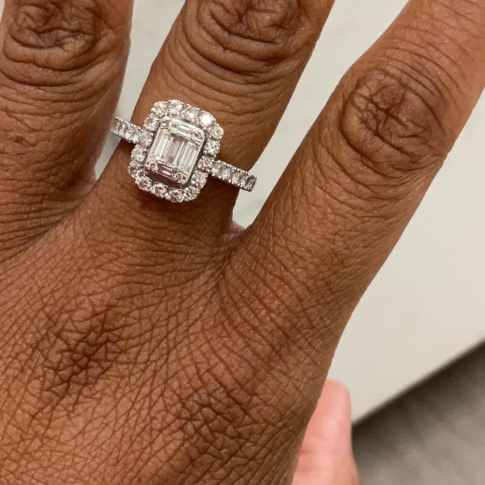 Diamond white gold ring